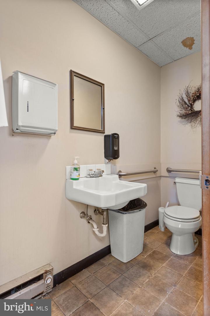 235 W Commerce St. Property Photo 24