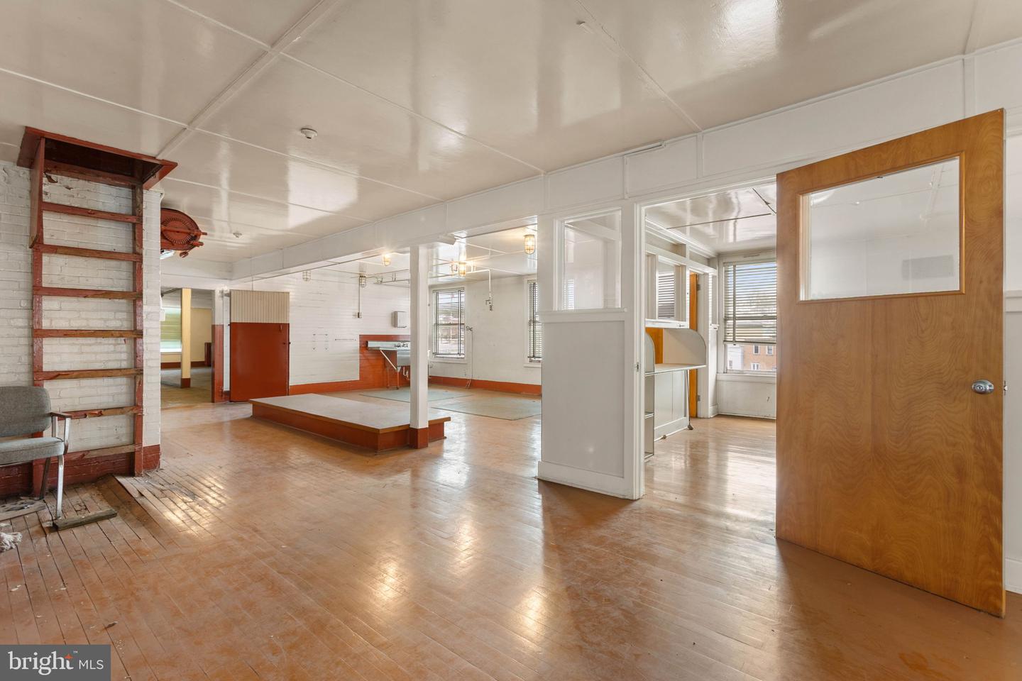 235 W Commerce St. Property Photo 48