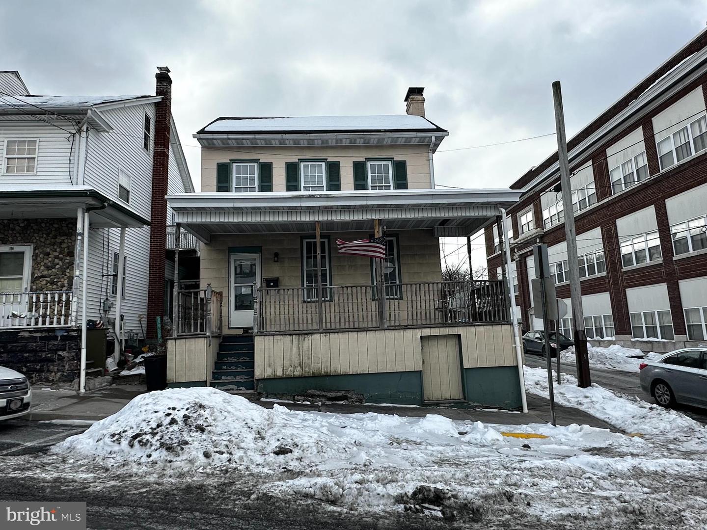 102 E Arch St Property Photo 1