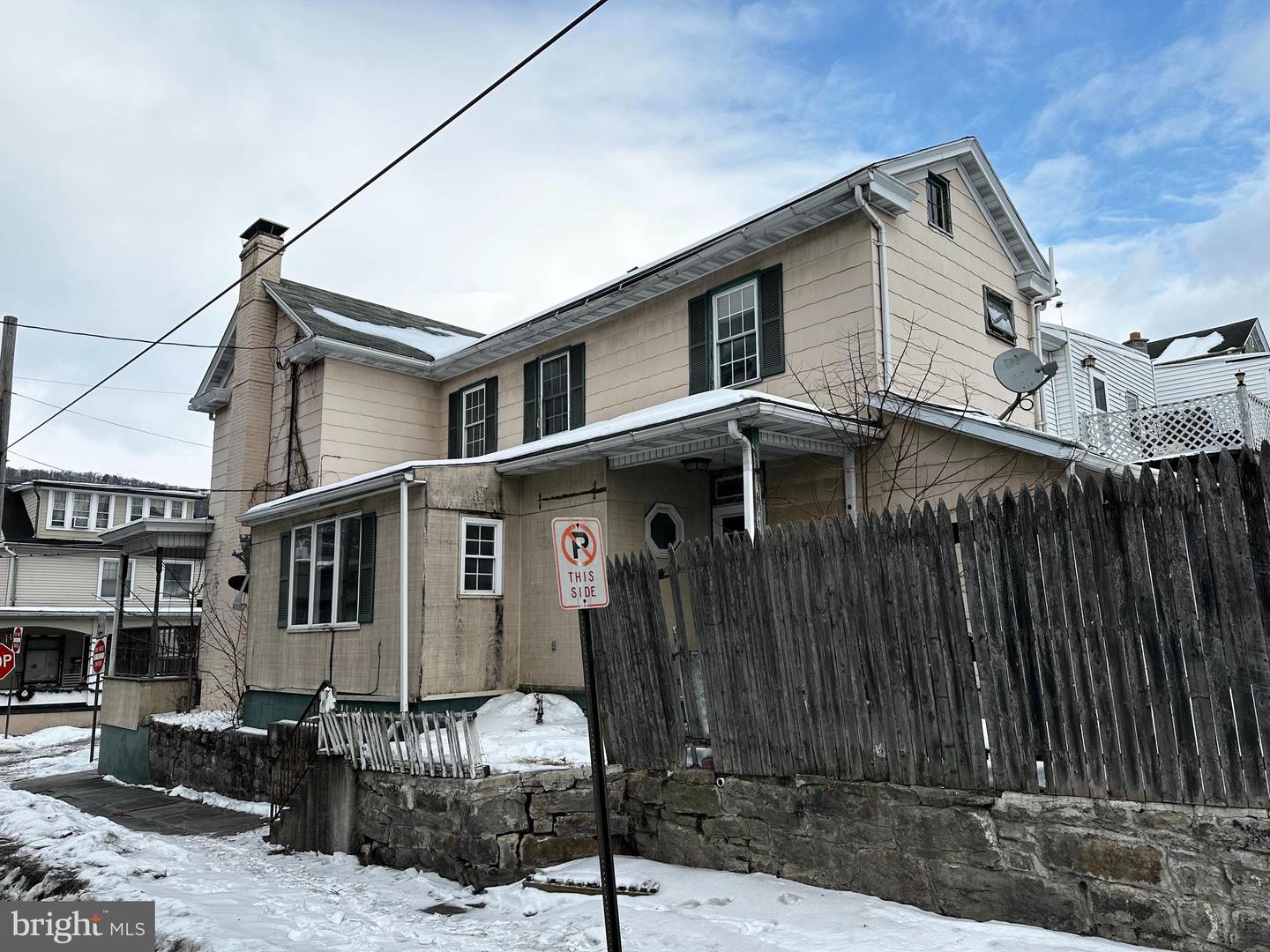 102 E Arch St Property Photo 4