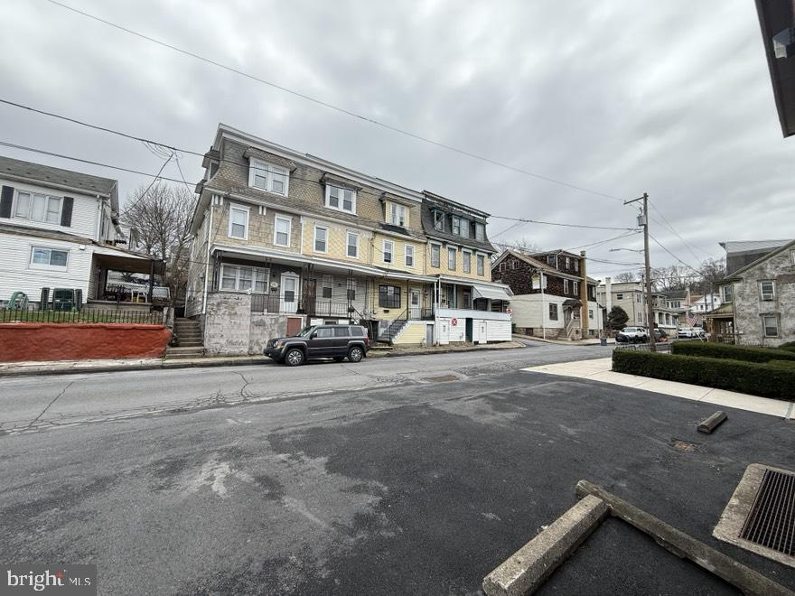 119 N Grant St Property Photo 3