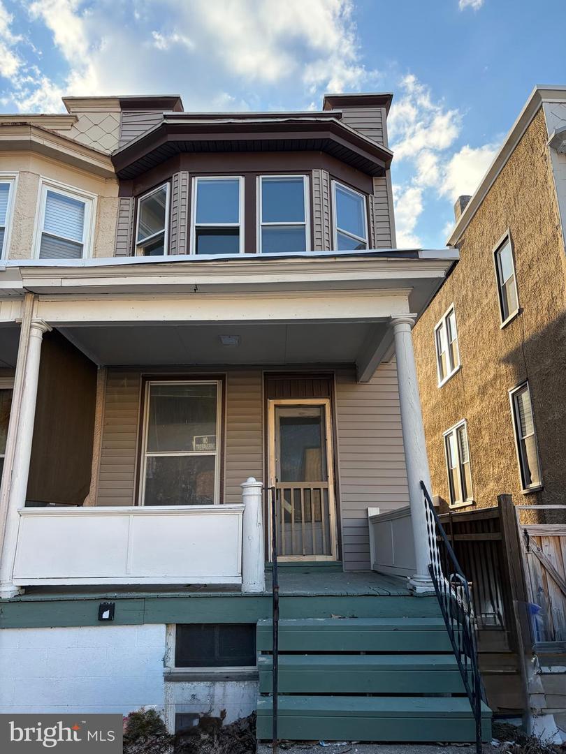 8 N Locust St Property Photo 1