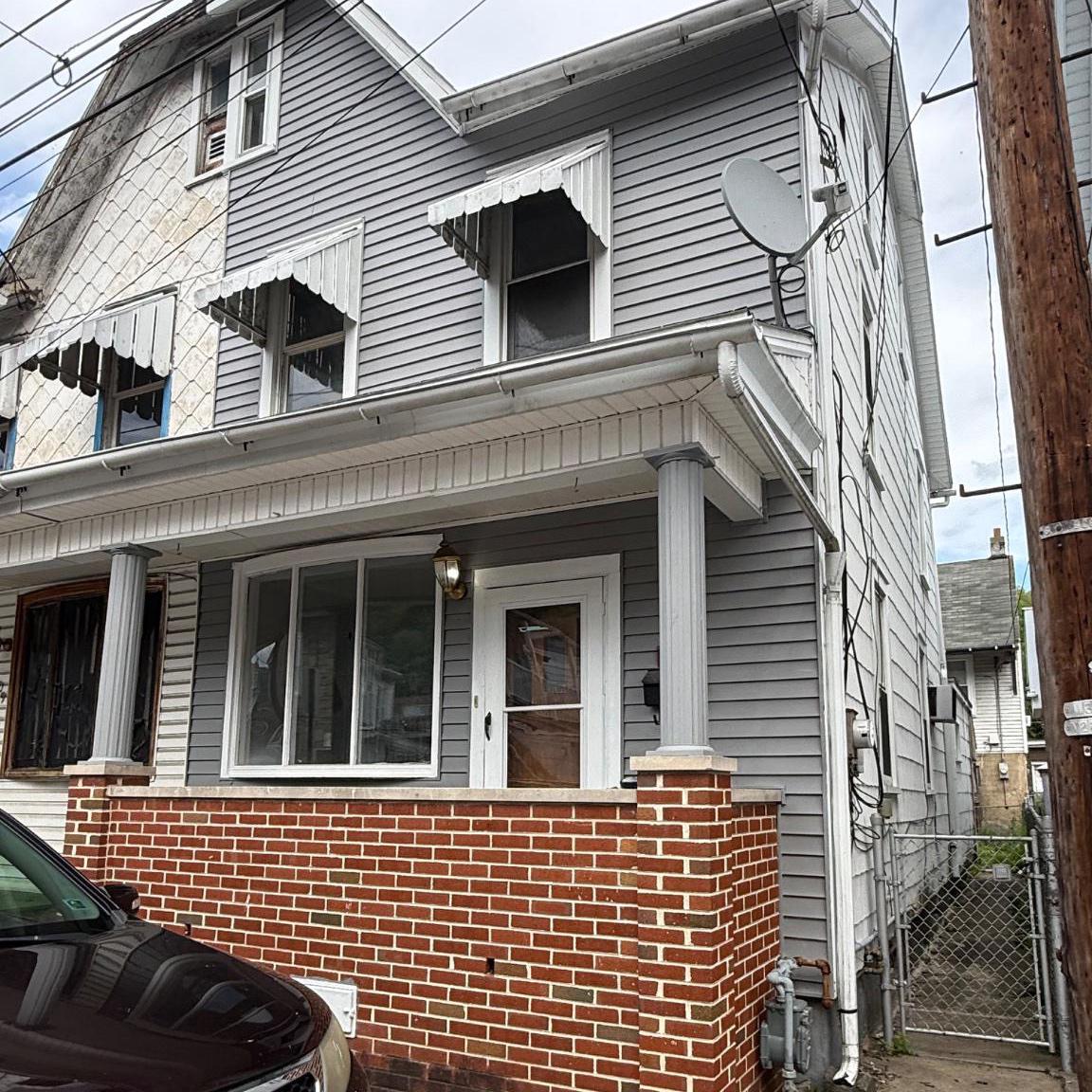 213 S Franklin St Property Photo 1
