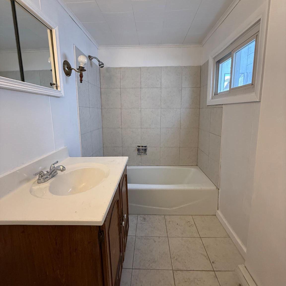 213 S Franklin St Property Photo 4
