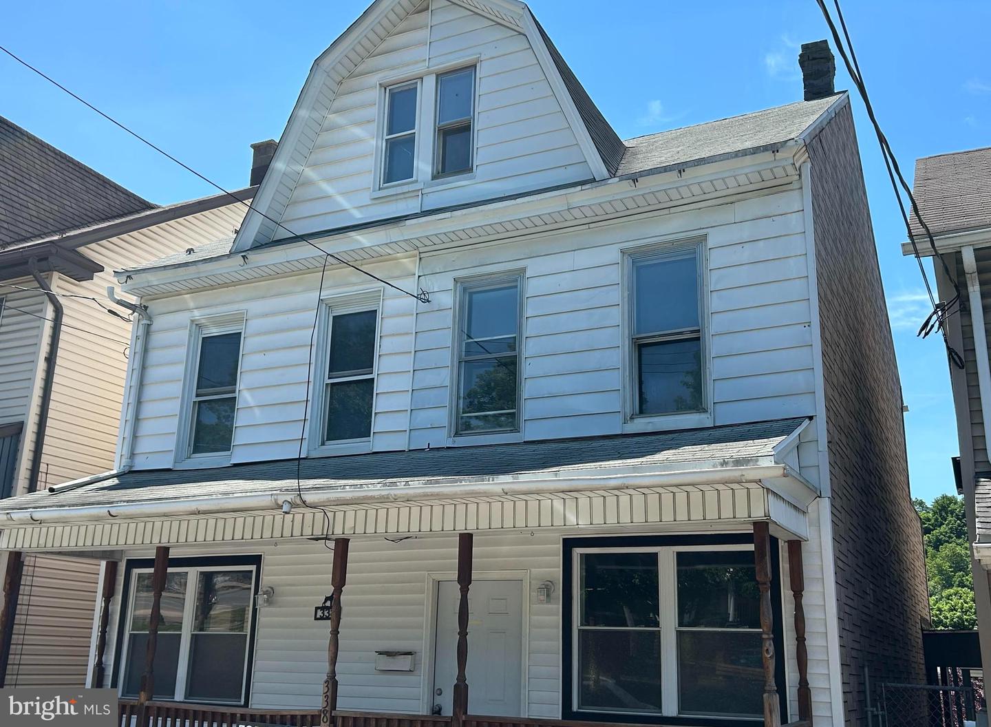 338 S MARKET ST Property Photo 1