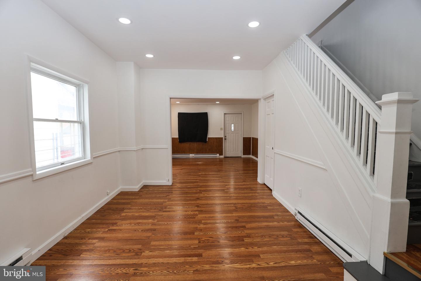 204 3rd St Property Photo 8