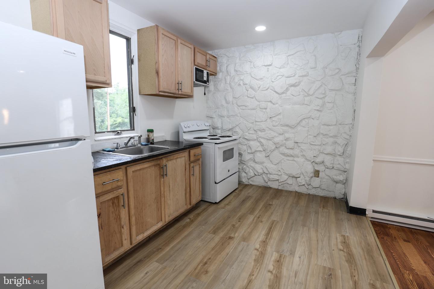 204 3rd St Property Photo 10