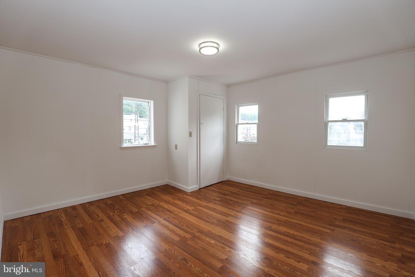 204 3rd St Property Photo 11
