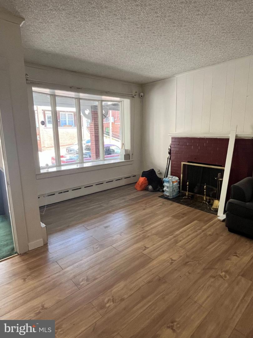 38 E Sunbury St Property Photo 3