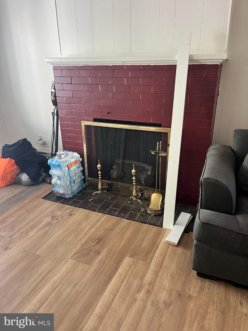 38 E Sunbury St Property Photo 4