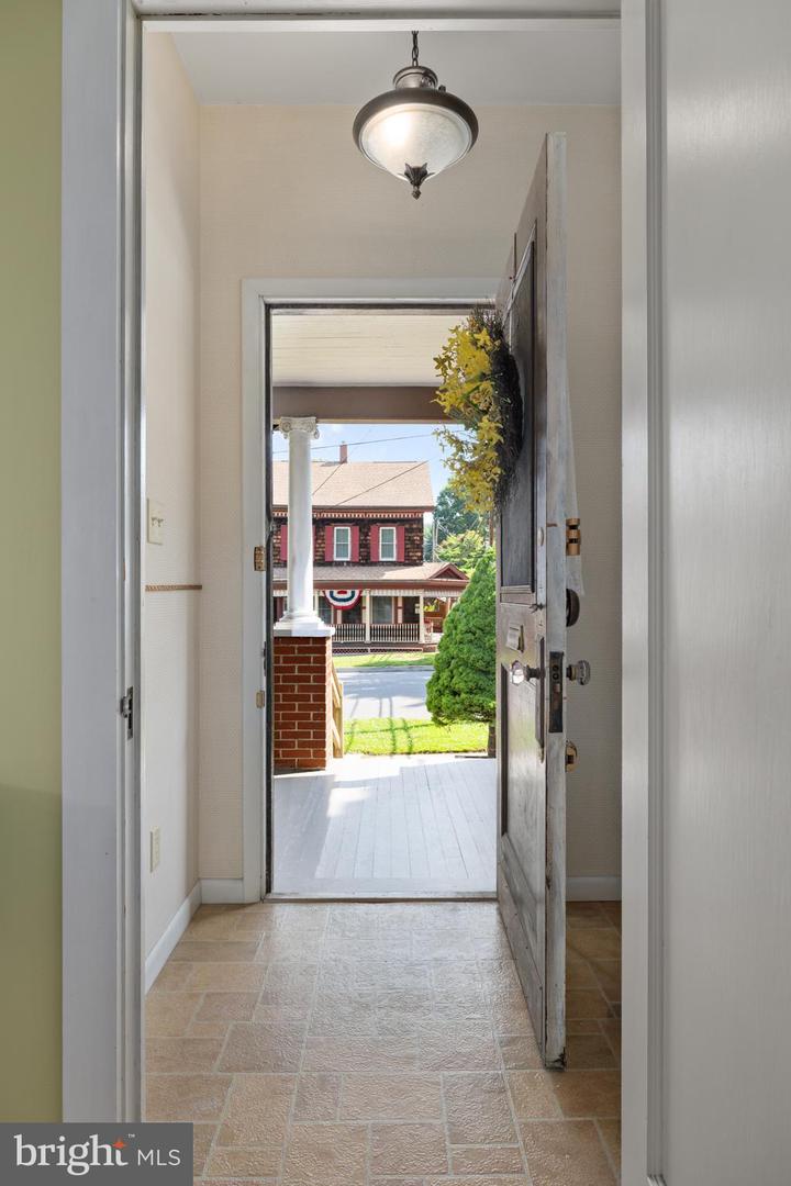 455 King St Property Photo 6