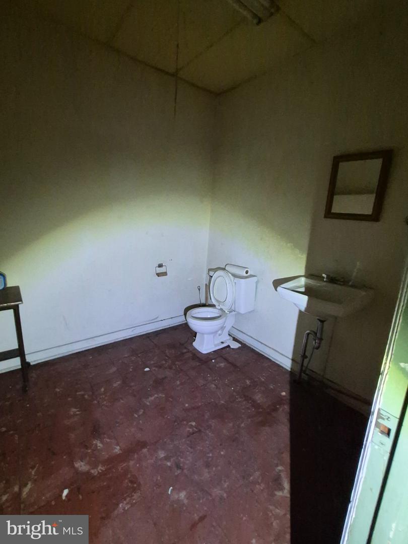 40 E Independence St Property Photo 13