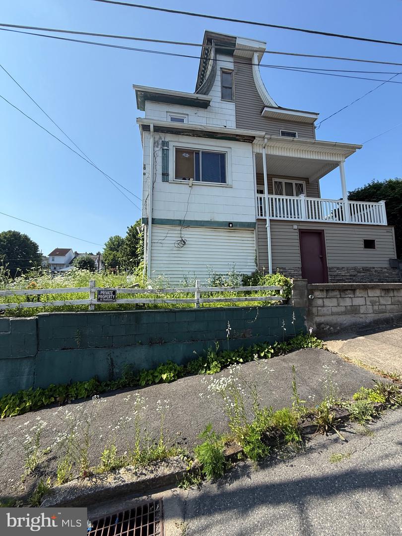 1000 W Mulberry St Property Photo 1