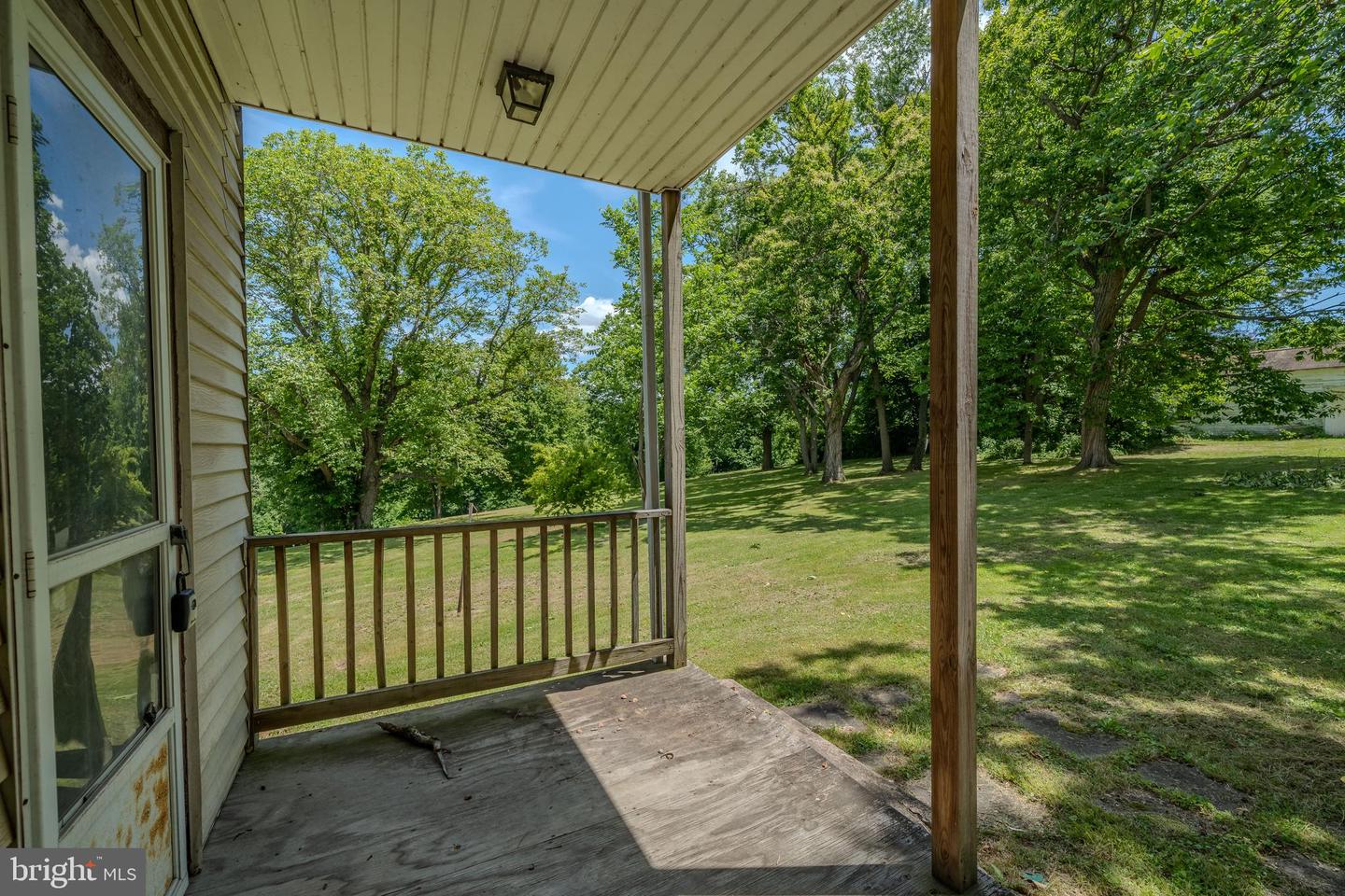 205 Sunbury St Property Photo 3
