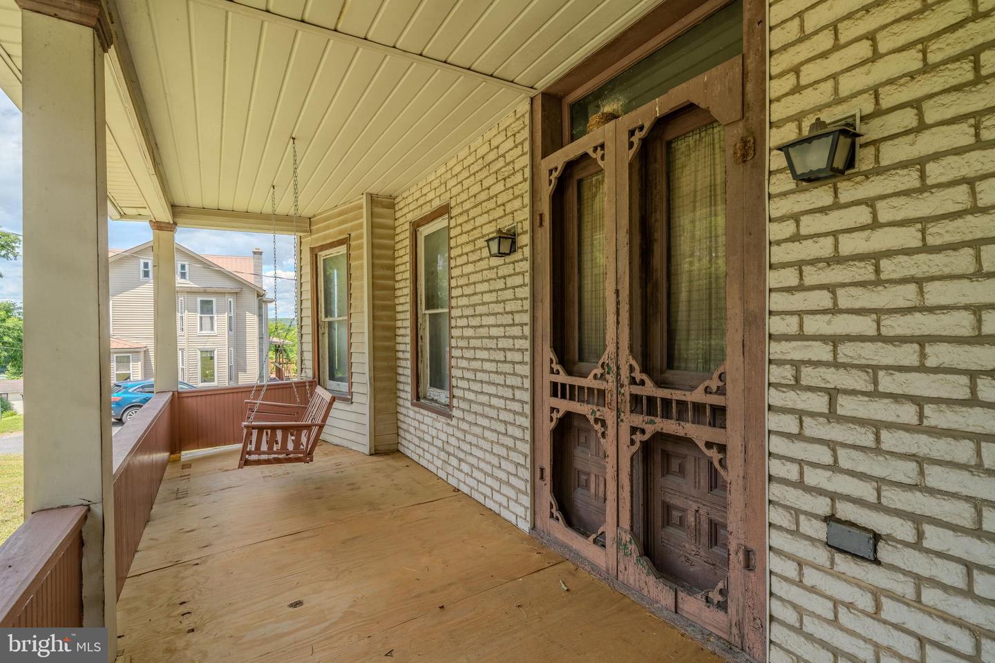 205 Sunbury St Property Photo 4