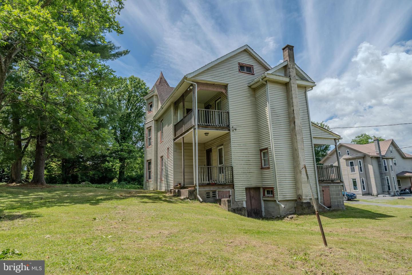 205 Sunbury St Property Photo 8