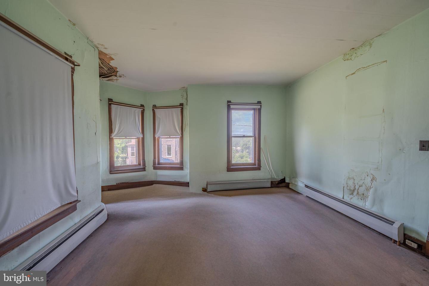 205 Sunbury St Property Photo 14