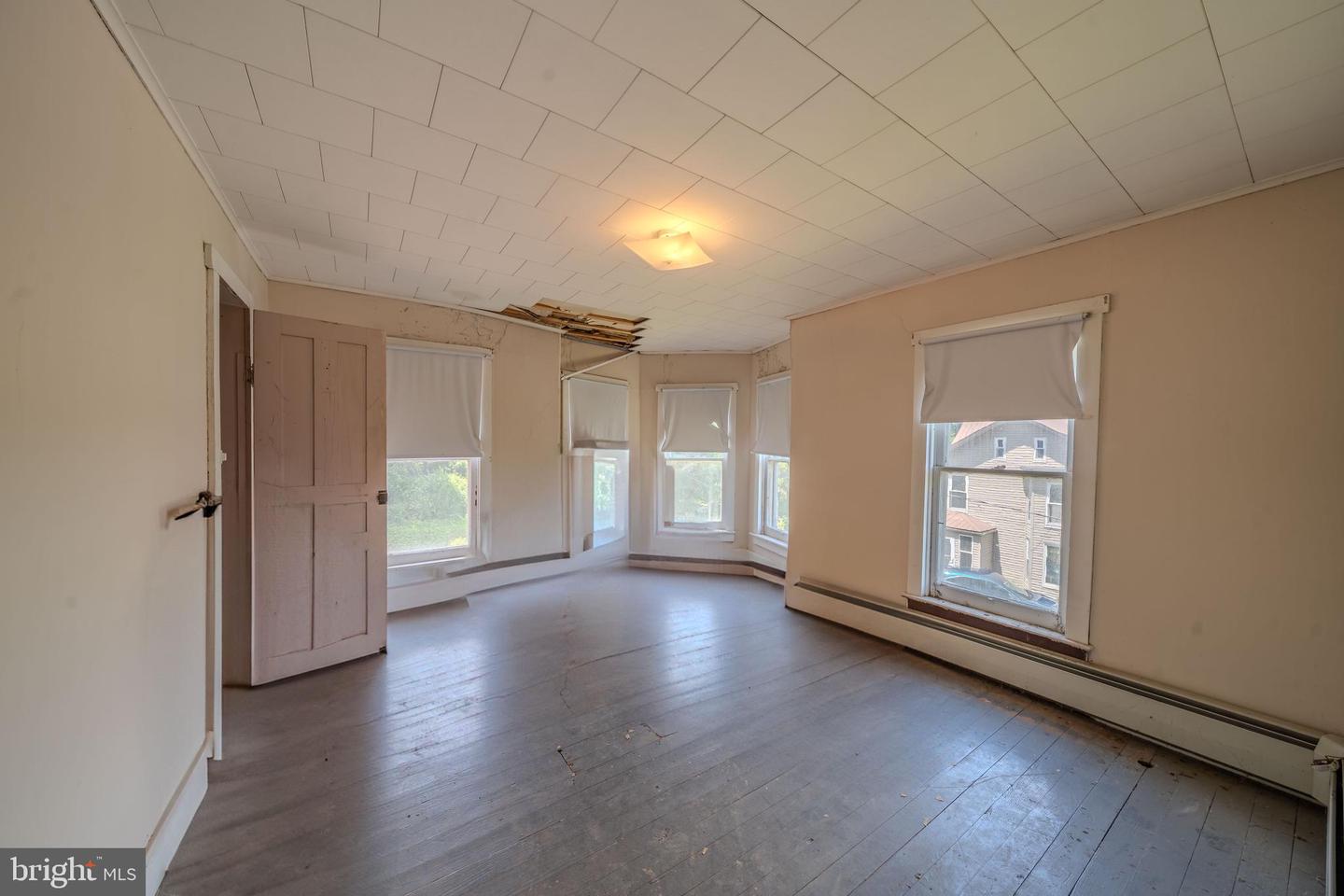 205 Sunbury St Property Photo 18