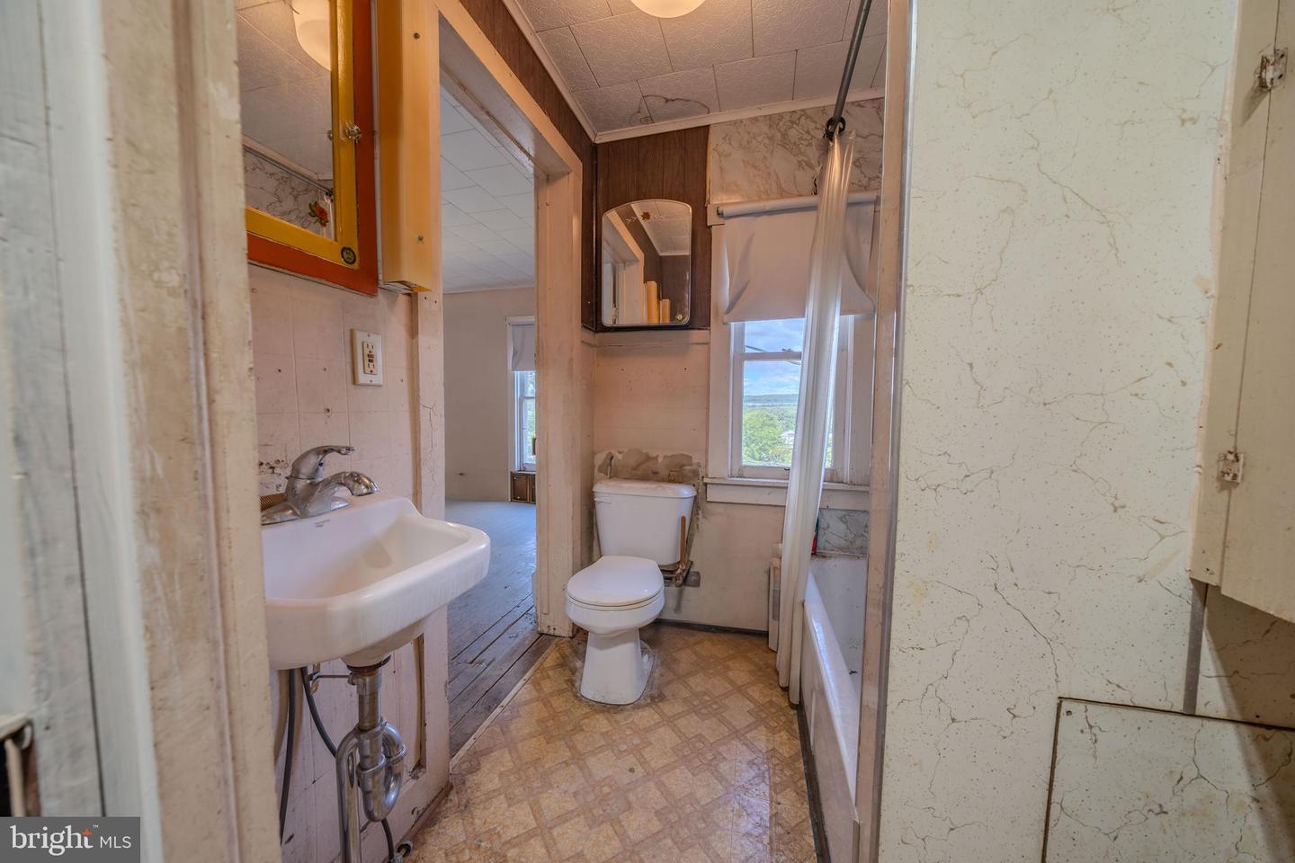 205 Sunbury St Property Photo 21