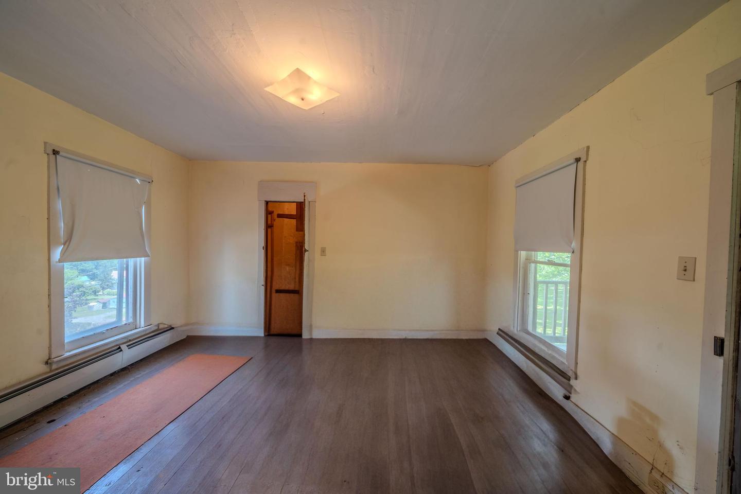 205 Sunbury St Property Photo 22