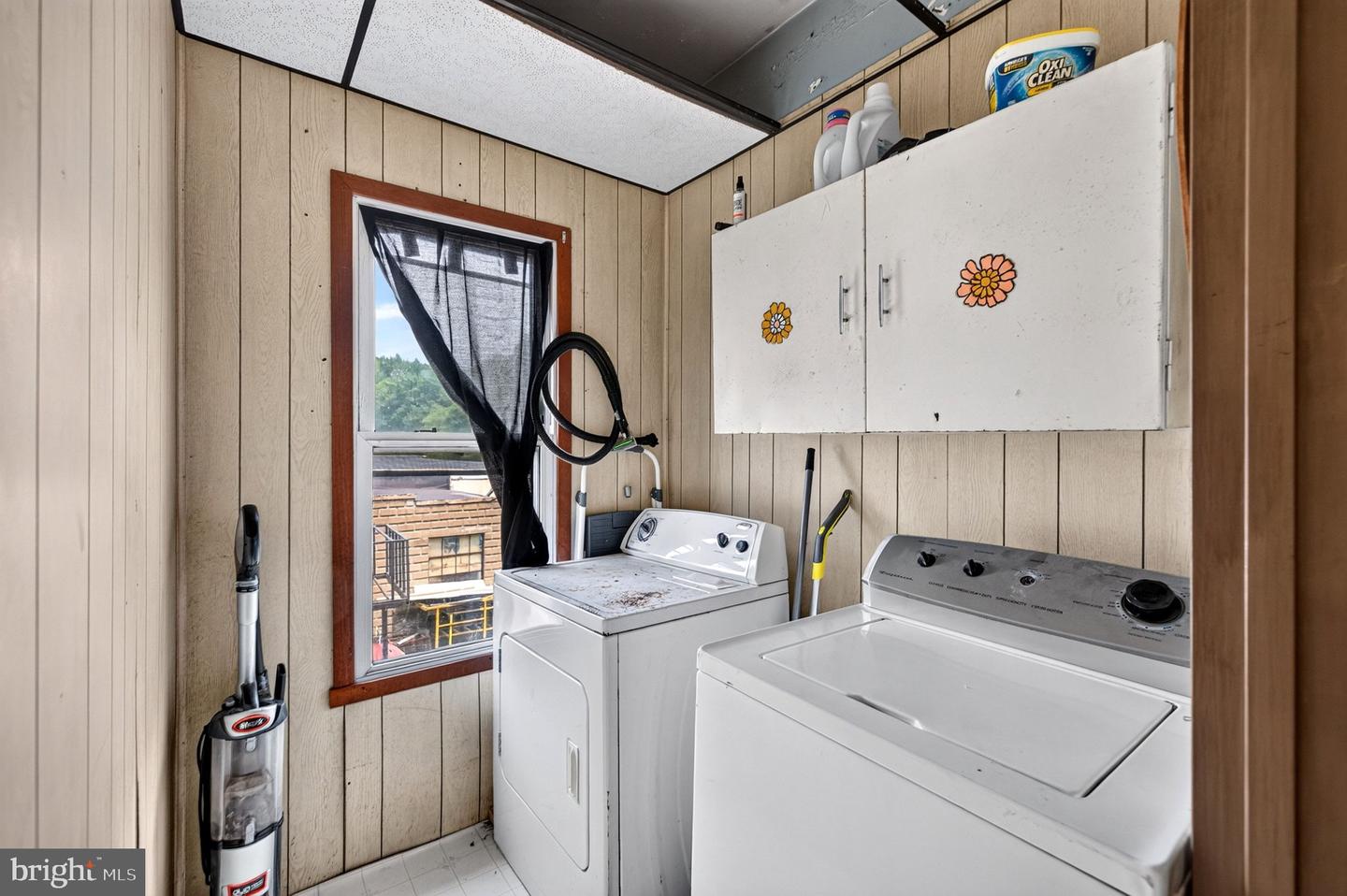 17 Center St Property Photo 18