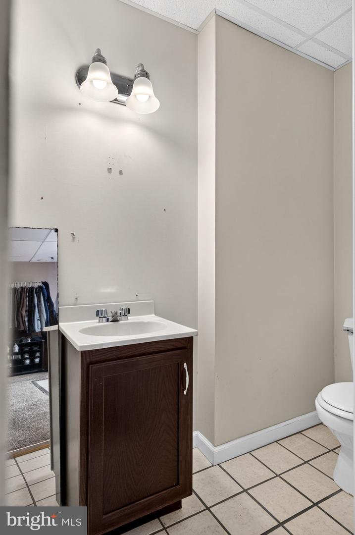 17 Center St Property Photo 32