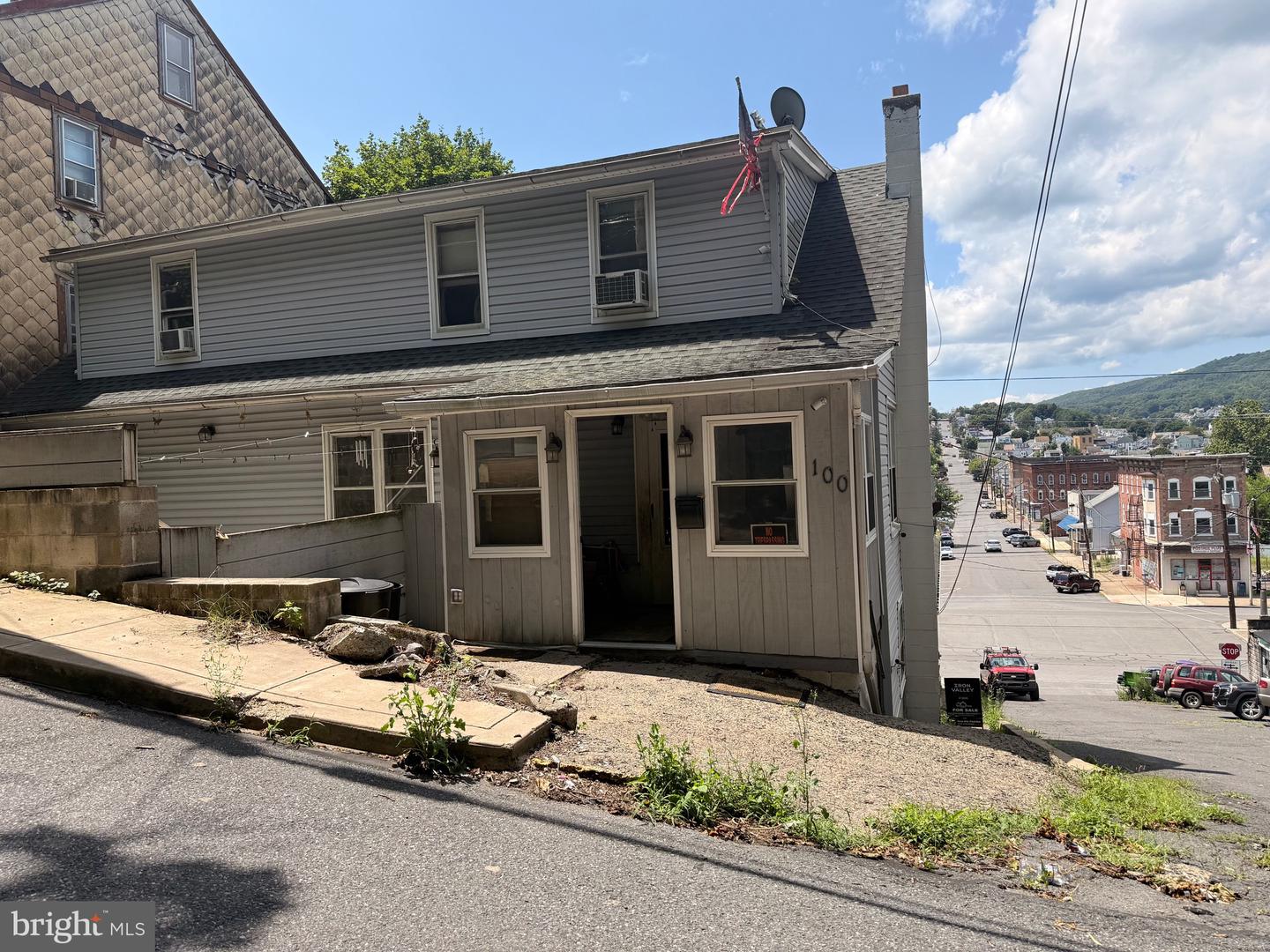 100 S Diamond St Property Photo 1