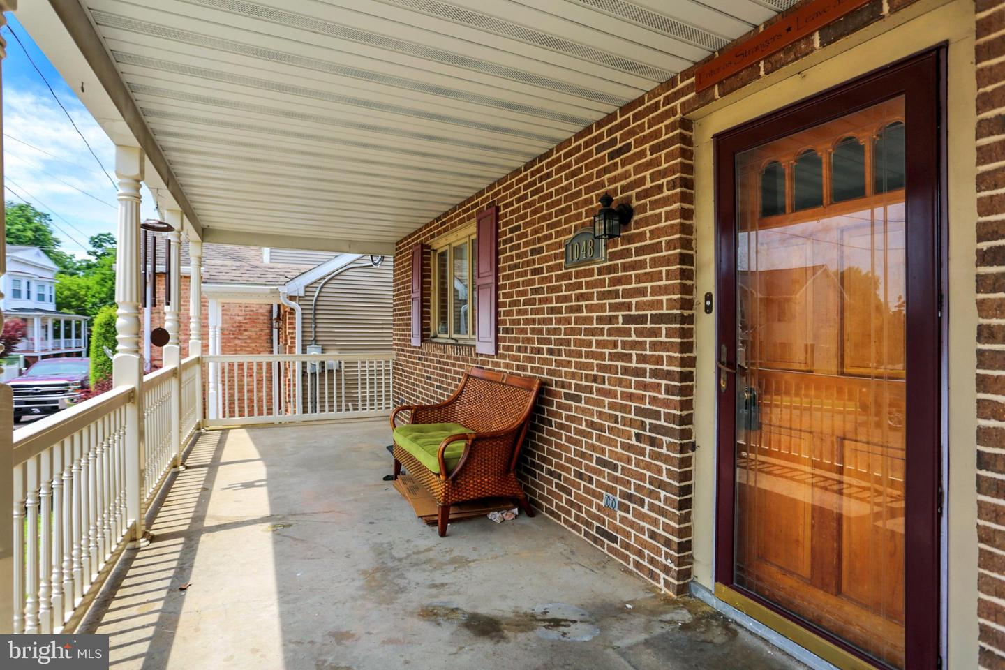 1048 Pine St Property Photo 4