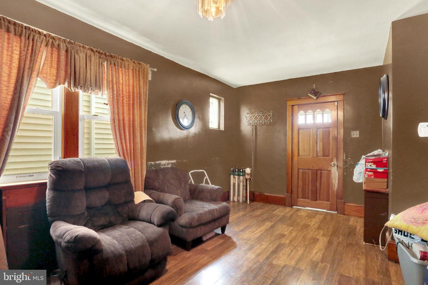 1048 Pine St Property Photo 6