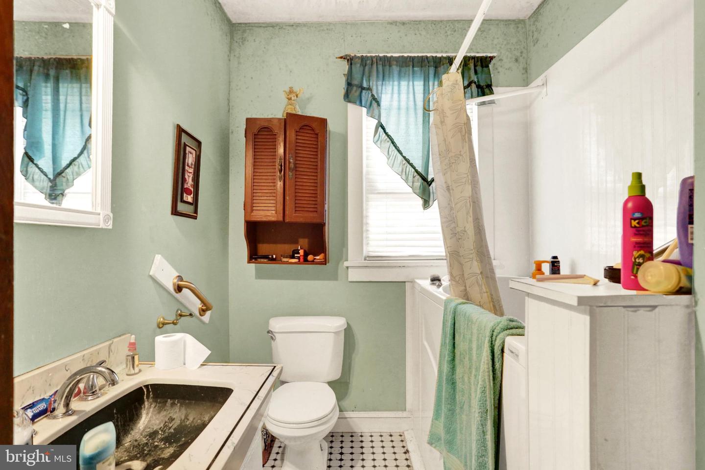 1048 Pine St Property Photo 12
