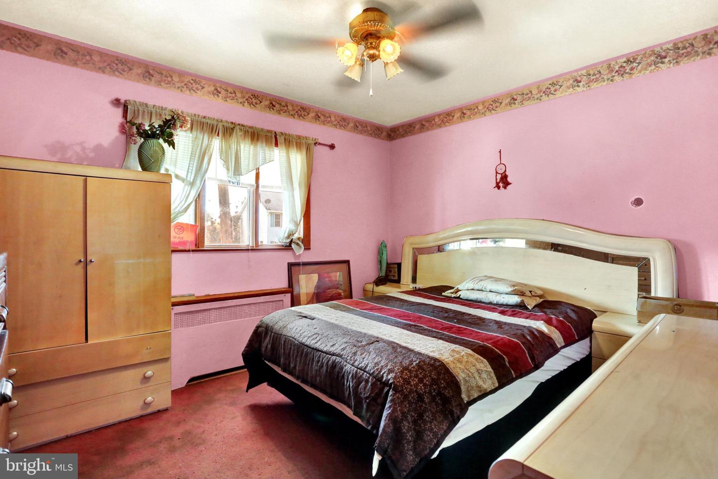 1048 Pine St Property Photo 13