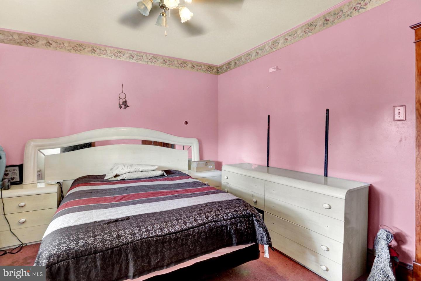 1048 Pine St Property Photo 15
