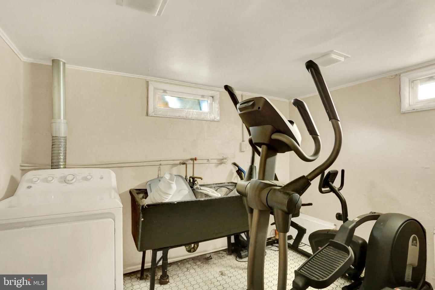1048 Pine St Property Photo 24