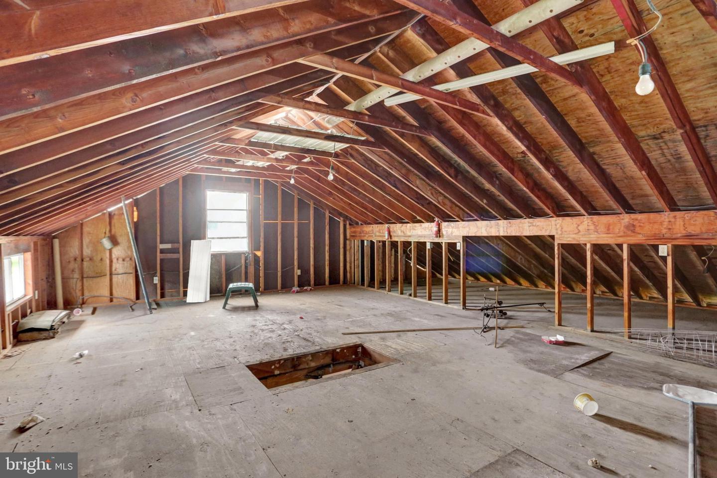 1048 Pine St Property Photo 37