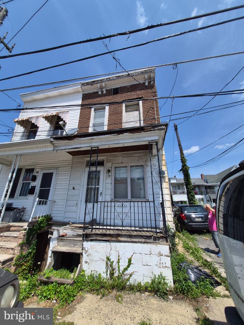 17 E CHERRY ST Property Photo 1