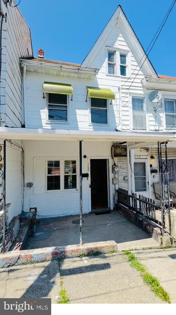 1139 W Pine St Property Photo 1