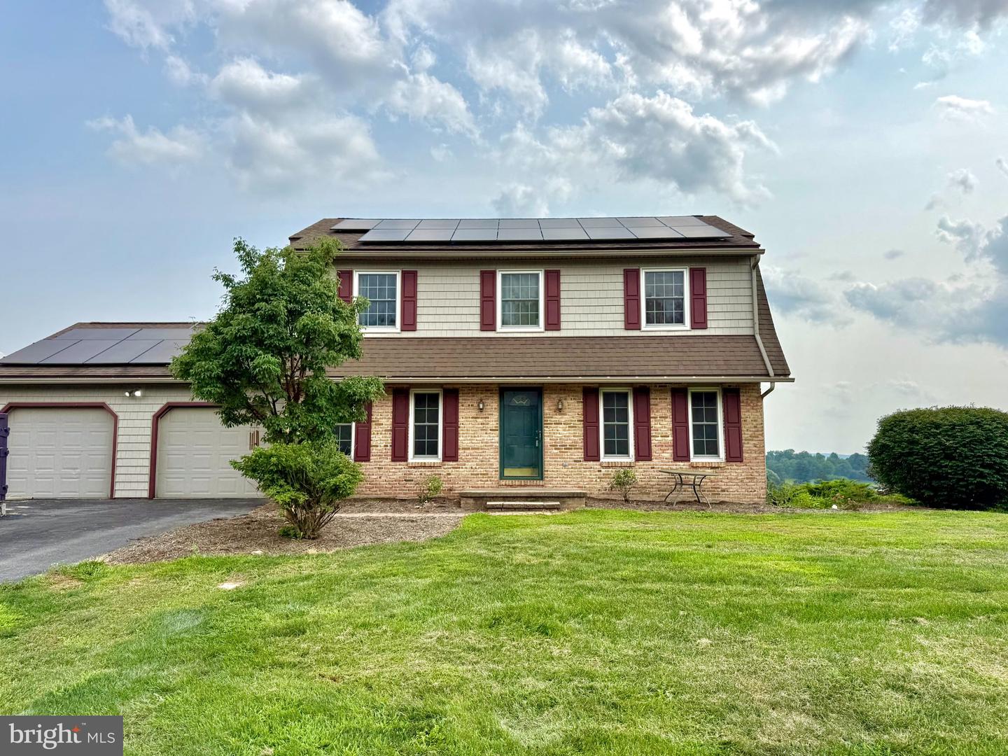 946 Skyview Dr Property Photo 2