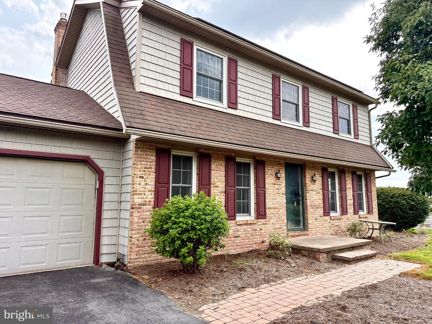 946 Skyview Dr Property Photo 4