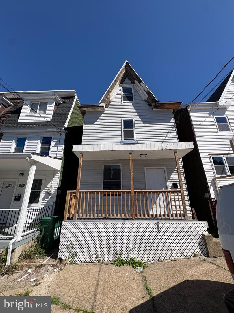21 S Locust St Property Photo 1
