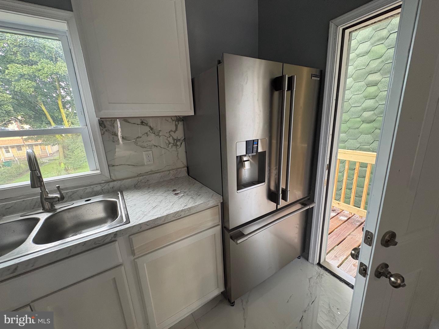 21 S Locust St Property Photo 5
