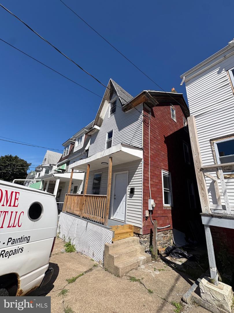 21 S Locust St Property Photo 14