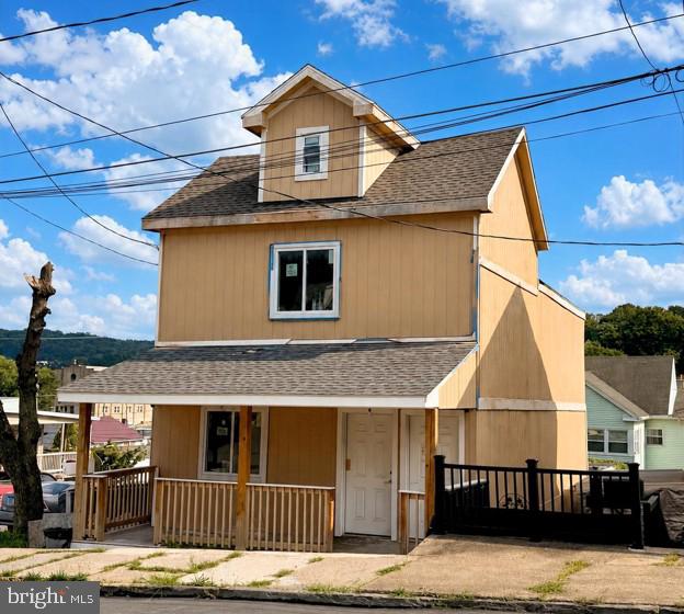 1002 W Walnut St Property Photo 1
