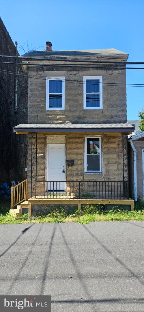 42 S PEAR ST Property Photo 1