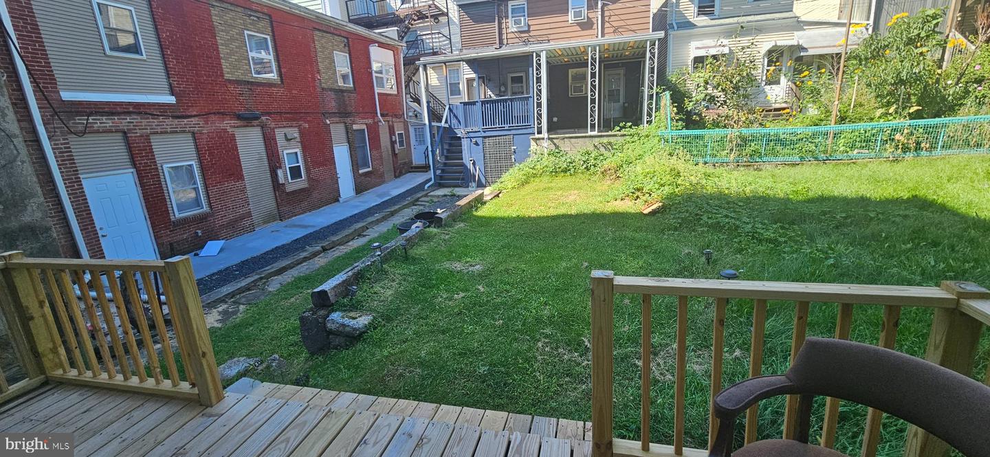 42 S Pear St Property Photo 4