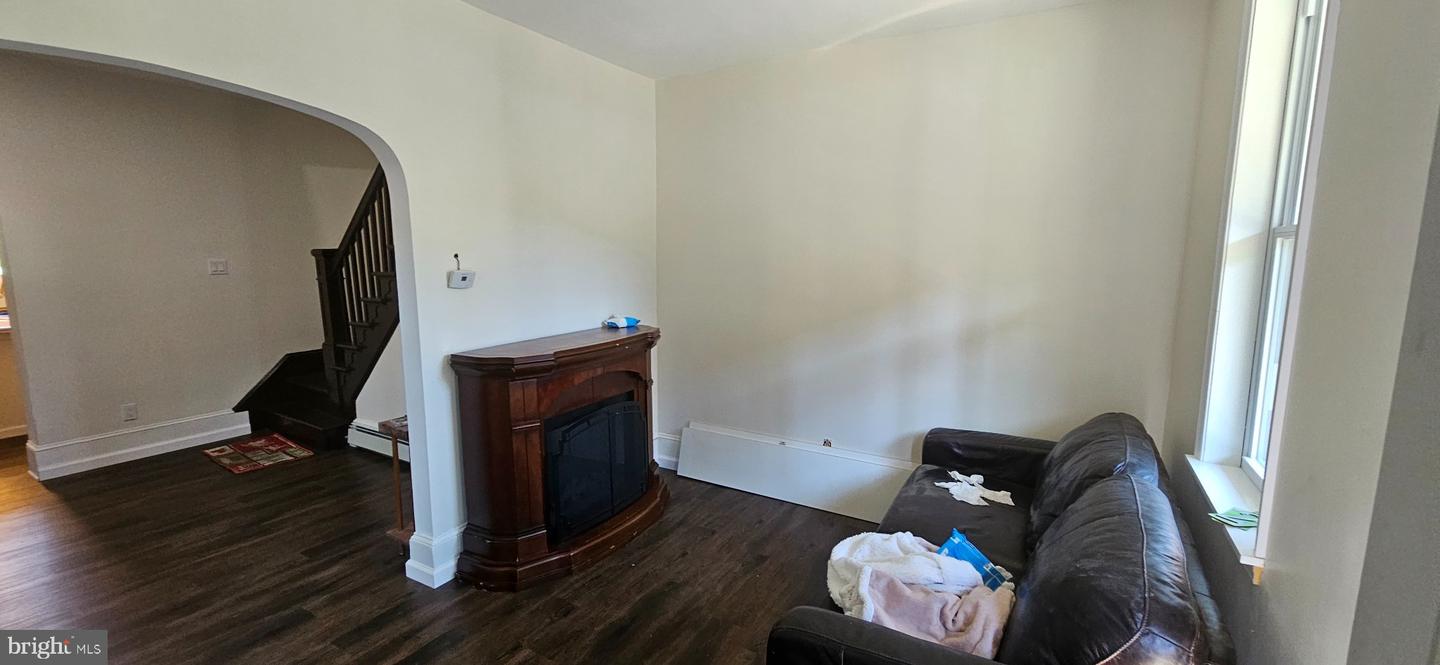 42 S Pear St Property Photo 6