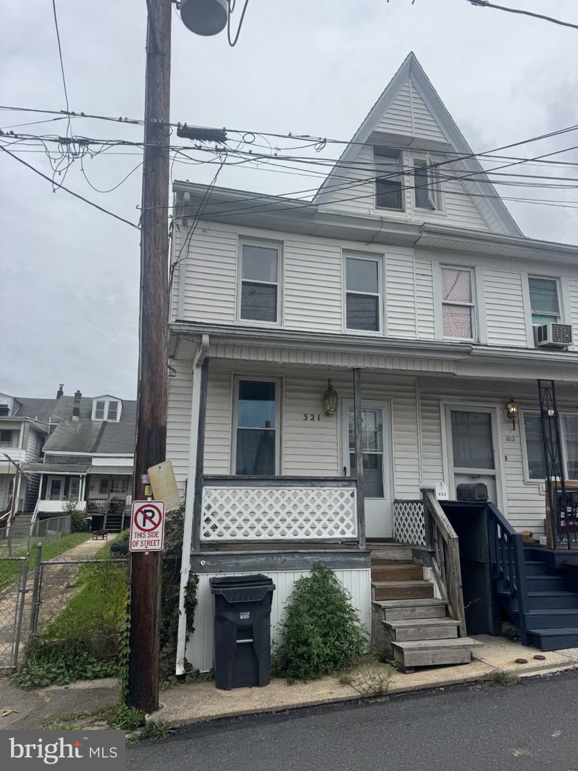 321 S Grape St Property Photo 2