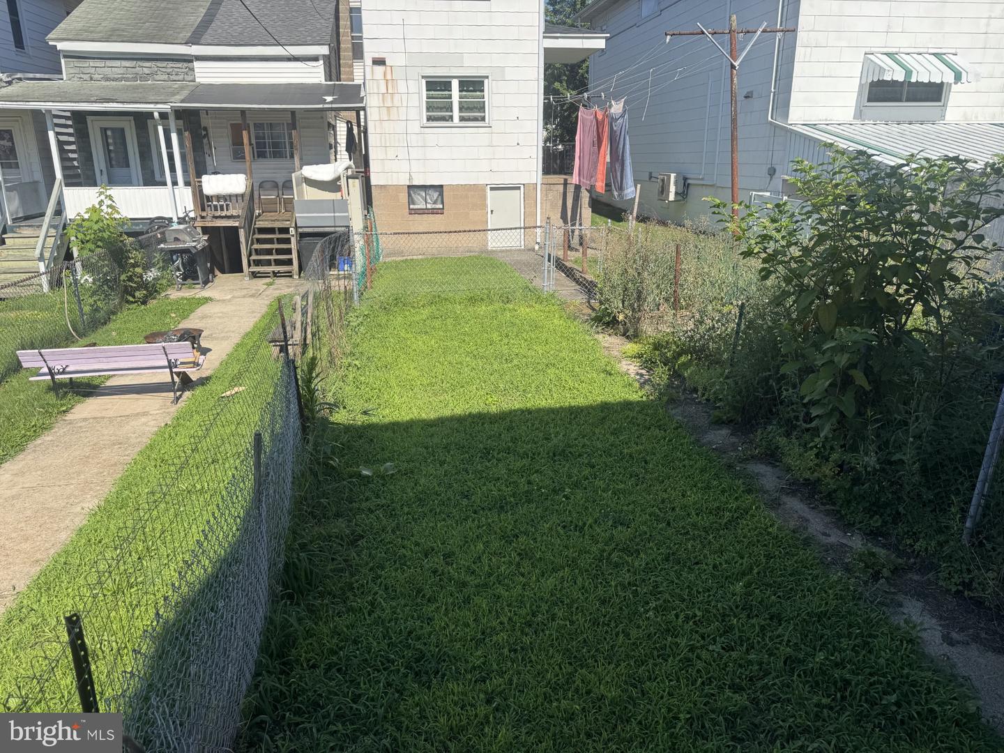 321 S Grape St Property Photo 3
