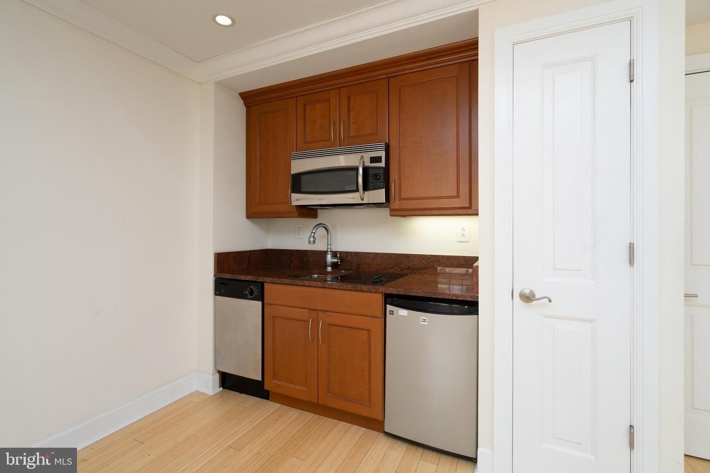 1701-15 Locust St #1417 Property Photo 3