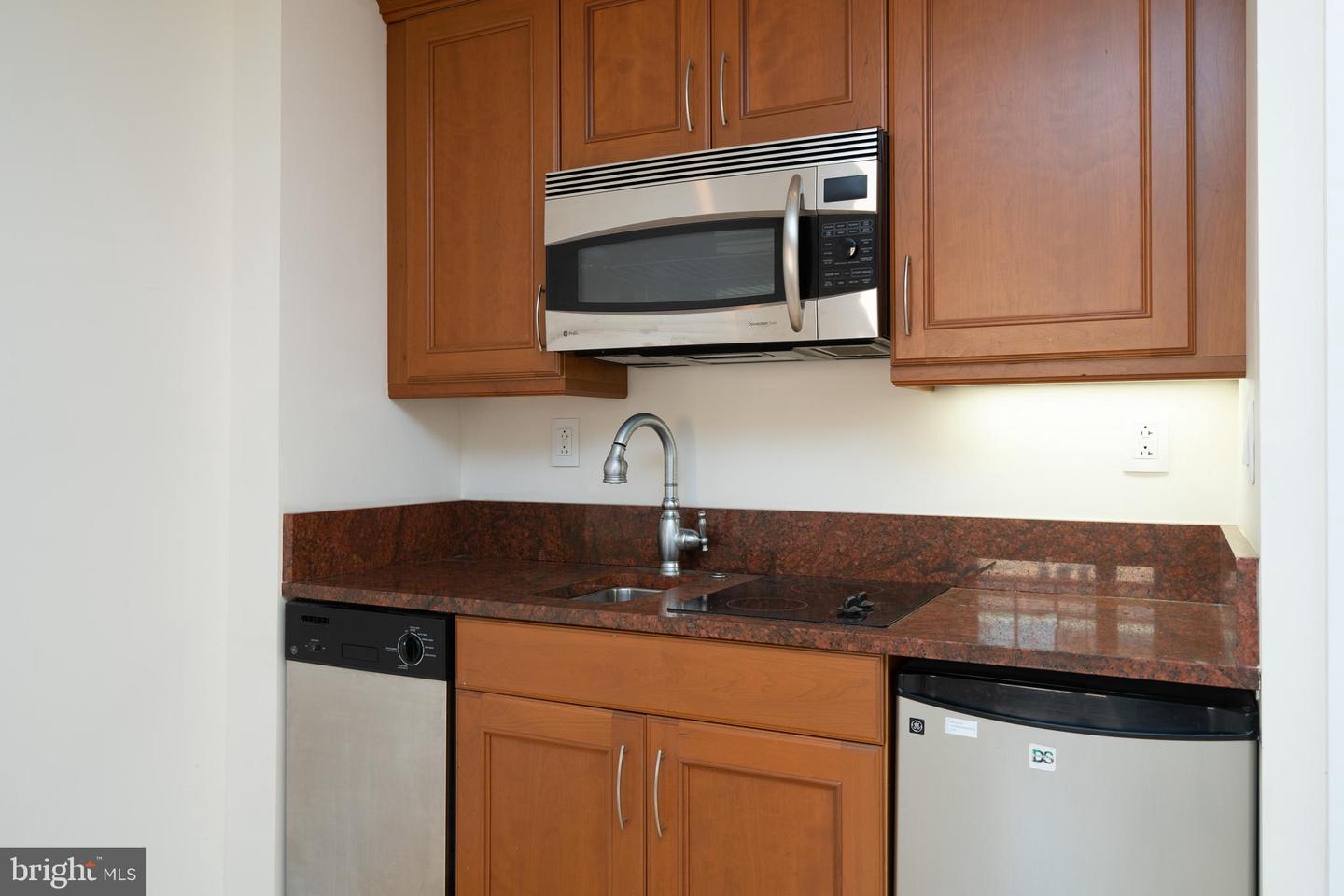 1701-15 Locust St #1417 Property Photo 4