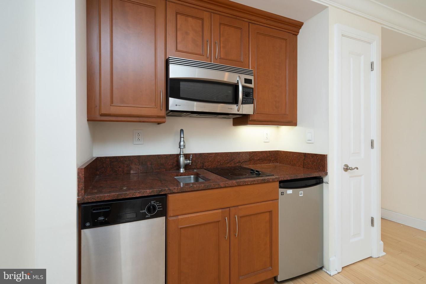 1701-15 Locust St #1417 Property Photo 5